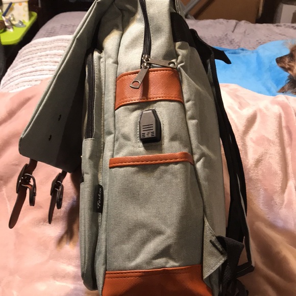 Feskin Trends Vintage Type Laptop Backpack w/USB Charging Port/Lowest Price - Picture 5 of 12